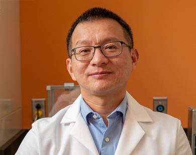 Wei Xue leads the microsensors and microelectronics lab team at Rowan University